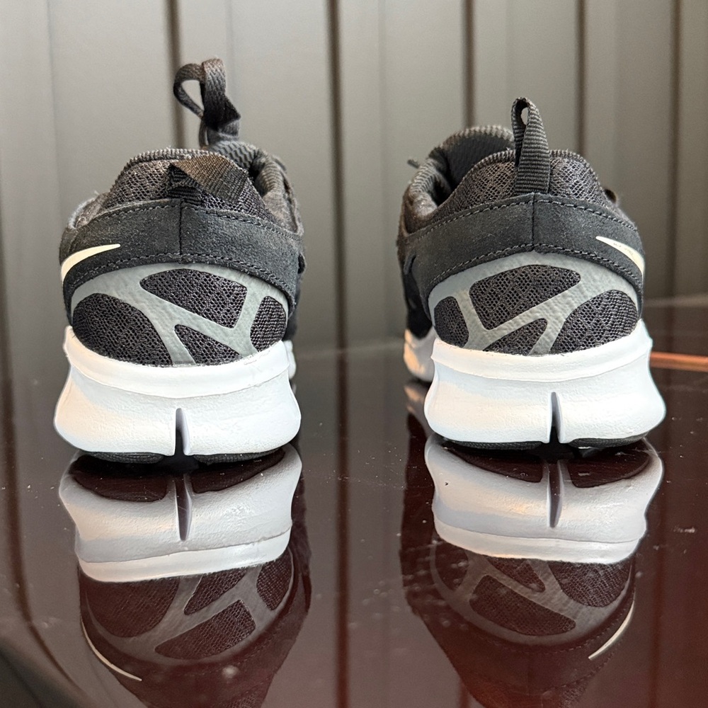 Nike Free Run 2 | Black White Sneakers | Size 6Y Women's -7.5 NWOT Running Shoes - Picture 14 of 17